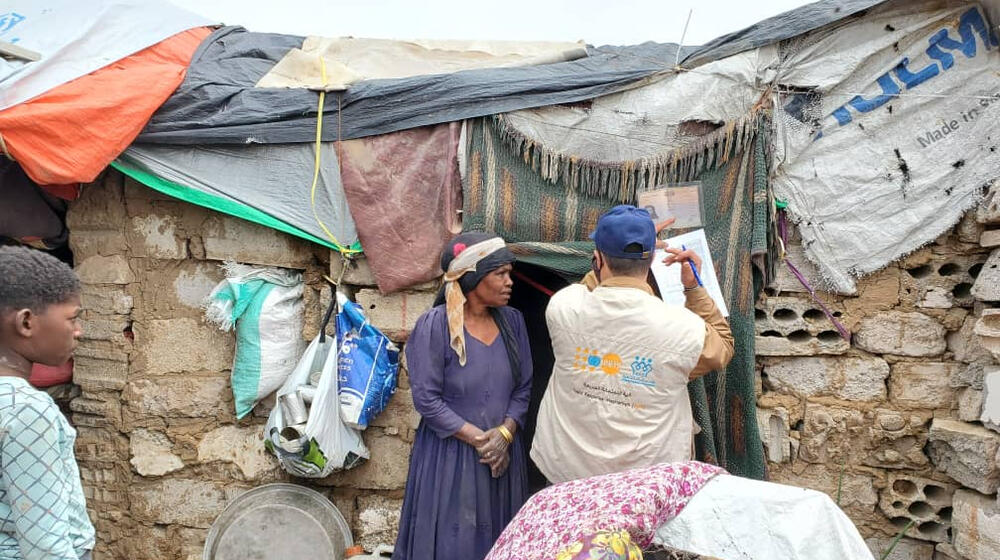 A woman talks to humanitarian workers.