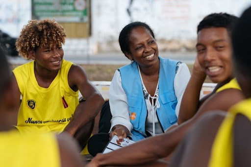 A group of people, including a UNFPA worker, sit together.