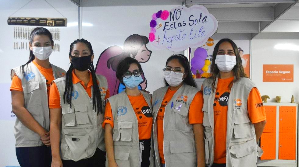 A group of UNFPA staff smile for a group photo.