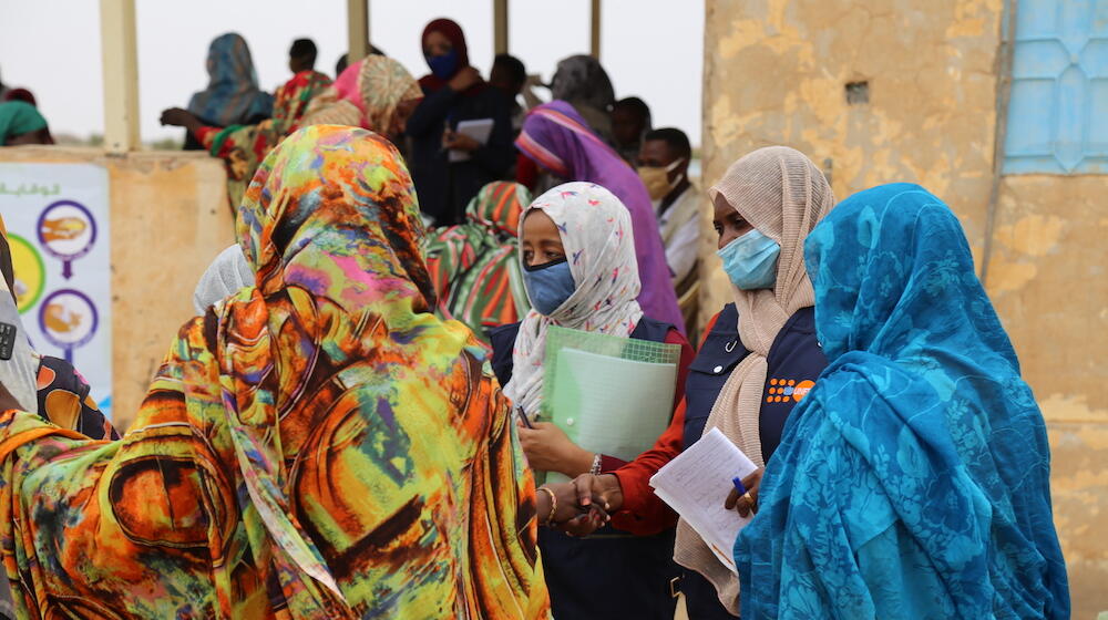 Members of a UNFPA-supported community network gather together.