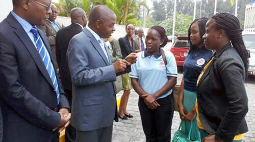 Prime Minister Alberto Vaquina speaks to Geração Biz youth activists at a meeting in Maputo.