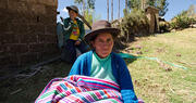 Giving birth upright, with maté – Peru clinics open arms to indigenous women