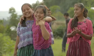 Pour deux jeunes filles autochtones du Guatemala, le mariage…